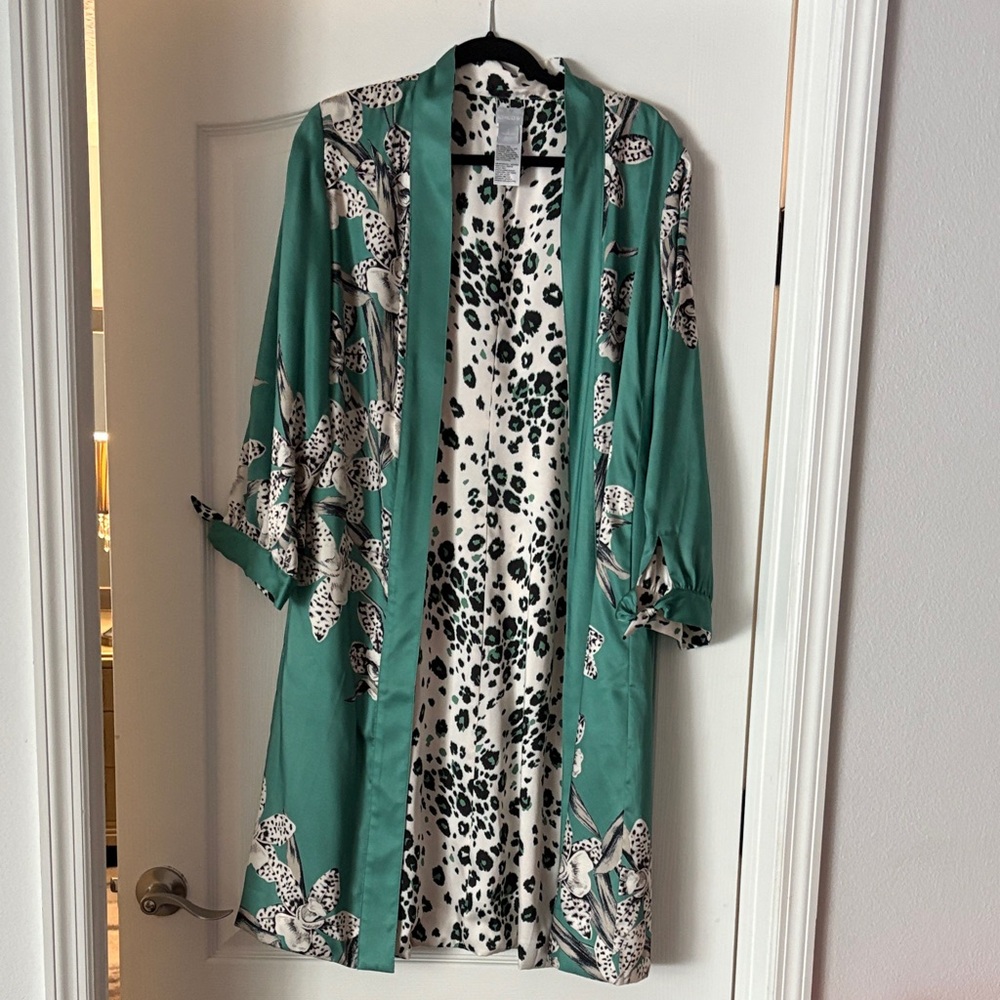 Chico’s Reversible Green and Black Floral Kimono Robe size 2